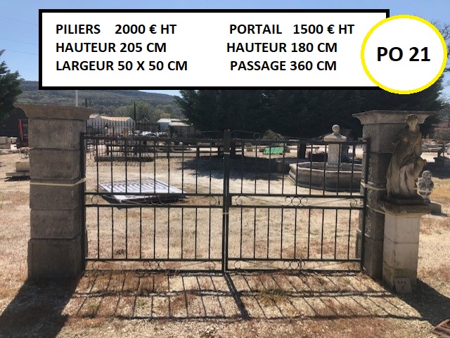 Ensemble piliers en pierre et portail en fer forgé