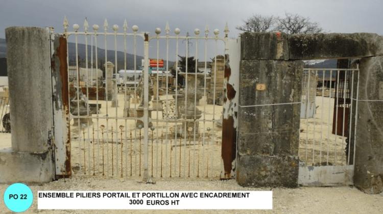 ensemble de portail en fer forgé avec piliers et portillon en fer forge à vendre avec encadrement à vendre par lemiere matériaux anciens 84 exposé à valaurie 26