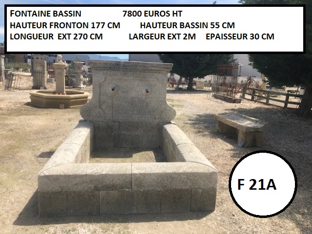 bassin - fontaine en pierre avec becs