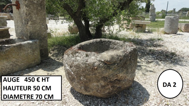 Auge ronde en pierre